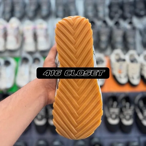 Orbit Shoes - Picture 3 of 4